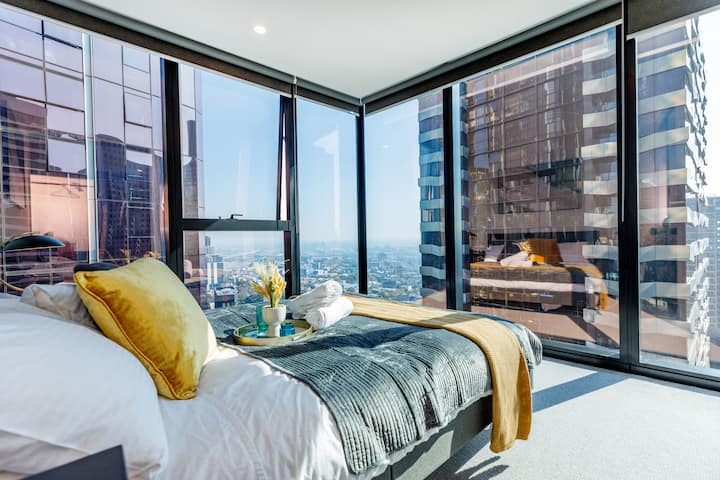 The Skyhigh 180° Panoramic Uno Tower